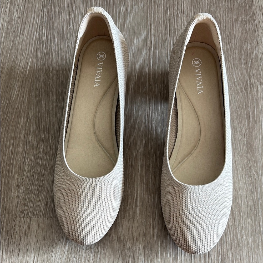 NWOB Vivaia cream block heels size 38.5